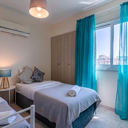 Sunny 2-Br Apartment In Mackenzie Larnaca Exterior photo